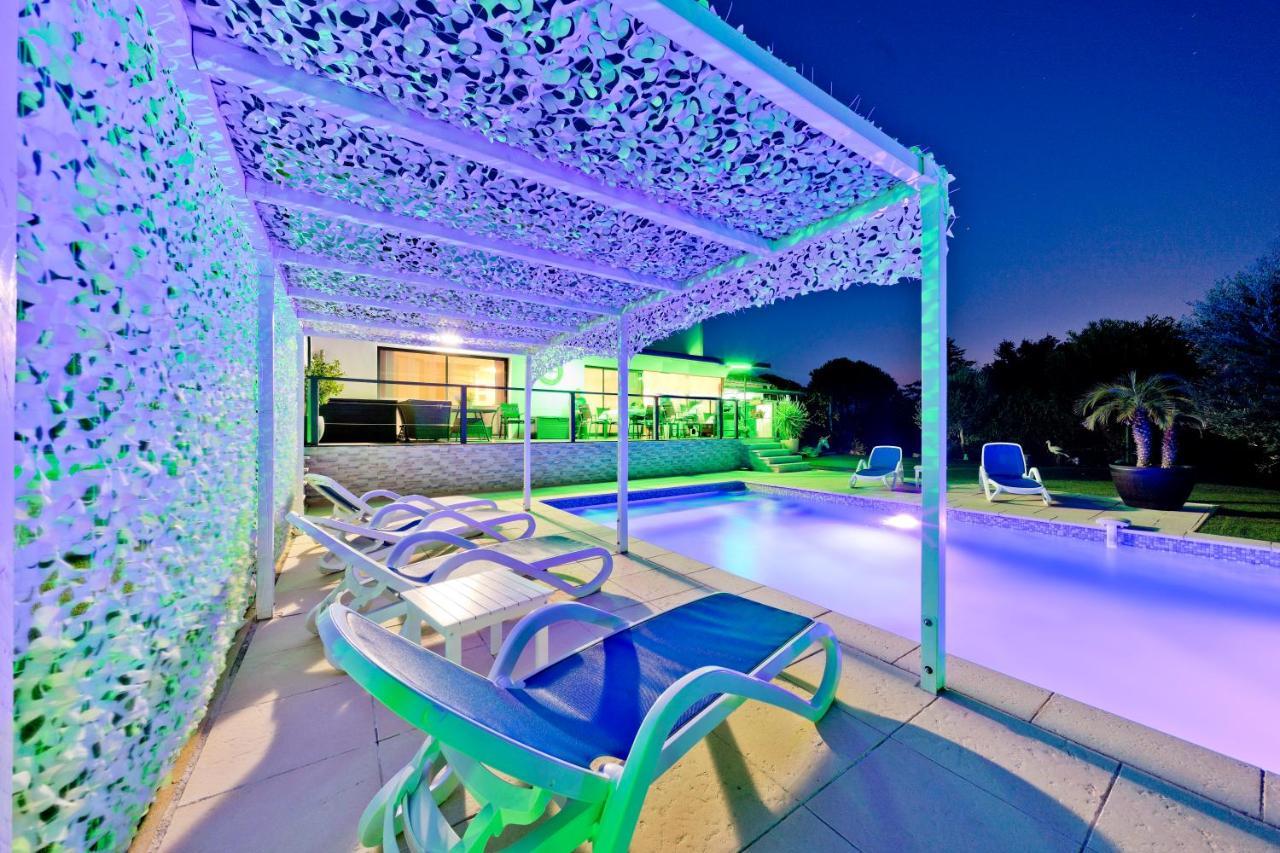 Villa Quietude Bagnols en Foret Bagian luar foto